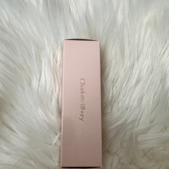 Charlotte Tilbury
Hollywood Flawless Filter - Picture 7 of 8